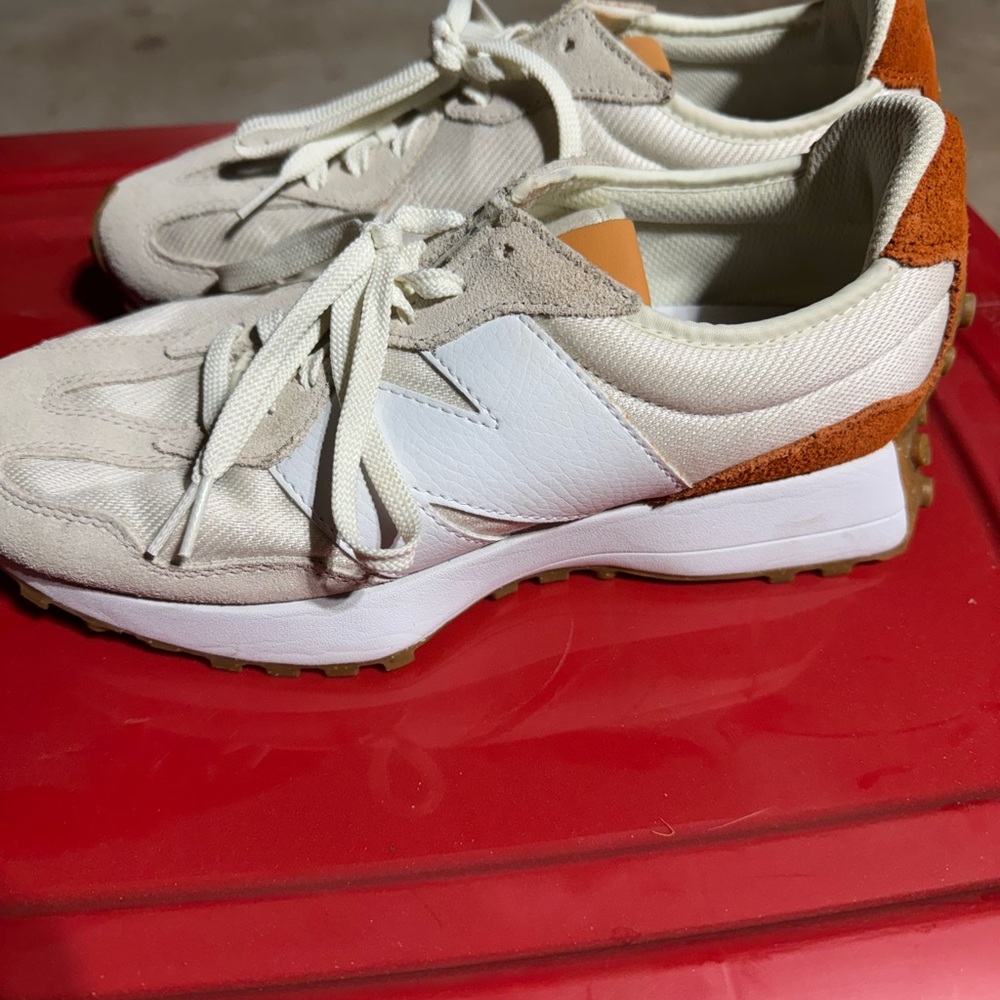 New Balance Women's 327